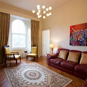 spacious-castle-terrace-3-bedroom-apt.edinburghhotelsuk.org/